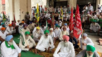 ਕਾਰਪੋਰੇਟੋ ਖੇਤੀ ਛੱਡੋ ਅਤੇ ਅਮਰੀਕਾ ਟਰੇਡ ਡੀਲ ਰੱਦ ਕਰਨ ਦੀ ਮੰਗ ਲਈ ਸੰਯੁਕਤ ਕਿਸਾਨ ਮੋਰਚੇ ਵੱਲੋਂ ਐੱਸ ਡੀ ਐੱਮ ਦਫਤਰ ਅੱਗੇ ਕੀਤਾ ਪ੍ਰਦਰਸ਼ਨ,
