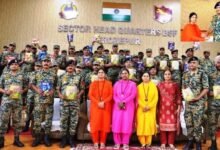 दिव्य ज्योति जागृति संस्थान की साध्वी बहनों ने देश की सेवा करने वाले BSF जवानों को राखी बांधकर सम्मान दिया