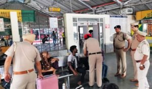 स्वतंत्रता दिवस से पहले GRP ने फिरोजपुर कैंट रेलवे स्टेशन पर सिक्योरिटी चेक किया स्वतंत्रता दिवस से पहले GRP ने फिरोजपुर कैंट रेलवे स्टेशन पर सिक्योरिटी चेक किया