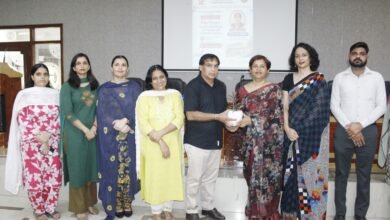 देव समाज कॉलेज फॉर वूमेन, फिरोजपुर में ‘व्हाई थ्योरी? एन इंट्रोडक्शन टू लिटरेचर एंड लिटरेरी थ्योरी’ विषय पर सेमिनार