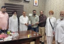 ਪੰਜਾਬ ਗ੍ਰਾਮੀਣ ਬੈਂਕ ਨੇ ਮਨਾਇਆ 22ਵਾਂ ਸਥਾਪਨਾ ਦਿਵਸ-ਬੈਂਕ ਵੱਲੋਂ ਆਪਣੇ ਚੰਗੇ ਅਤੇ ਪੁਰਾਣੇ ਗਾਹਕਾਂ ਨੂੰ ਐਤਵਾਰ ਵਾਲੇ ਦਿਨ ਵੀ ਕੰਮਕਾਜ ਕਰਨ ਉਪਰੰਤ ਯਾਦਗਿਰੀ ਚਿੰਨ ਭੇਟ ਕਰਕੇ ਸਨਮਾਨਿਤ ਕੀਤਾ ਗਿਆ