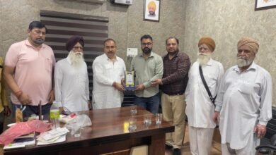 ਪੰਜਾਬ ਗ੍ਰਾਮੀਣ ਬੈਂਕ ਨੇ ਮਨਾਇਆ 22ਵਾਂ ਸਥਾਪਨਾ ਦਿਵਸ-ਬੈਂਕ ਵੱਲੋਂ ਆਪਣੇ ਚੰਗੇ ਅਤੇ ਪੁਰਾਣੇ ਗਾਹਕਾਂ ਨੂੰ ਐਤਵਾਰ ਵਾਲੇ ਦਿਨ ਵੀ ਕੰਮਕਾਜ ਕਰਨ ਉਪਰੰਤ ਯਾਦਗਿਰੀ ਚਿੰਨ ਭੇਟ ਕਰਕੇ ਸਨਮਾਨਿਤ ਕੀਤਾ ਗਿਆ