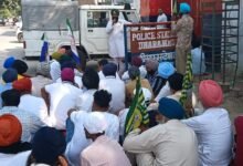 ਥਾਣਾ ਧਰਮਕੋਟ ਦੇ ਬਾਹਰ ਅਕਾਲੀ ਦਲ ਤੇ ਕਿਸਾਨ ਜਥੇਬੰਦੀਆਂ ਵੱਲੋਂ ਧਰਨਾ, ਪੁਲਿਸ ਦੇ ਭਰੋਸੇ ਤੋਂ ਬਾਅਦ ਧਰਨਾ ਸਮਾਪਤ