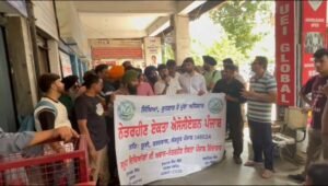 ਨੇਤਰਹੀਣ ਪ੍ਰਦਰਸ਼ਨਕਾਰੀਆਂ ਵੱਲੋਂ ਮੰਗਾਂ ਲਈ ਰੋਸ ਮਾਰਚ; ਸਰਕਾਰ ਨੇ 4 ਦਿਨ ਦਾ ਸਮਾਂ ਮੰਗਿਆ, ਵਿੱਤ ਮੰਤਰੀ ਨਾਲ 3 ਸਤੰਬਰ ਨੂੰ ਮੀਟਿੰਗ ਨੇਤਰਹੀਣ ਪ੍ਰਦਰਸ਼ਨਕਾਰੀਆਂ ਵੱਲੋਂ ਮੰਗਾਂ ਲਈ ਰੋਸ ਮਾਰਚ; ਸਰਕਾਰ ਨੇ 4 ਦਿਨ ਦਾ ਸਮਾਂ ਮੰਗਿਆ, ਵਿੱਤ ਮੰਤਰੀ ਨਾਲ 3 ਸਤੰਬਰ ਨੂੰ ਮੀਟਿੰਗ