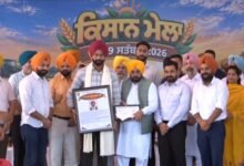 ਮੁੱਖ ਮੰਤਰੀ ਵੱਲੋਂ ਫ਼ਿਰੋਜ਼ਪੁਰ ਜ਼ਿਲ੍ਹੇ ਦਾ ਅਗਾਂਹਵਧੂ ਨੌਜਵਾਨ ਕਿਸਾਨ ਮਨਪ੍ਰੀਤ ਸਿੰਘ, ਸ. ਉਜਾਗਰ ਸਿੰਘ ਧਾਲੀਵਾਲ ਐਵਾਰਡ ਨਾਲ ਸਨਮਾਨਿਤ