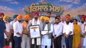 ਮੁੱਖ ਮੰਤਰੀ ਵੱਲੋਂ ਫ਼ਿਰੋਜ਼ਪੁਰ ਜ਼ਿਲ੍ਹੇ ਦਾ ਅਗਾਂਹਵਧੂ ਨੌਜਵਾਨ ਕਿਸਾਨ ਮਨਪ੍ਰੀਤ ਸਿੰਘ, ਸ. ਉਜਾਗਰ ਸਿੰਘ ਧਾਲੀਵਾਲ ਐਵਾਰਡ ਨਾਲ ਸਨਮਾਨਿਤ