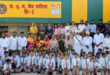 ਰਾਜ ਪੁਰਸਕਾਰ ਪ੍ਰਾਪਤ ਕਰਨ ’ਤੇ ਸੈਂਟਰ ਹੈਡ ਟੀਚਰ ਪੂਜਾ ਅਰੋੜਾ ਦਾ ਪਿੰਡ ਵਾਸੀਆਂ ਵੱਲੋਂ ਨਿੱਘਾ ਸਵਾਗਤ