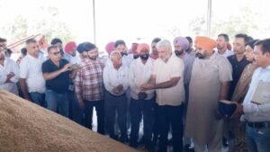 ਕੈਬਨਿਟ ਮੰਤਰੀ ਲਾਲ ਚੰਦ ਕਟਾਰੂਚੱਕ ਨੇ ਫਿਰੋਜ਼ਪੁਰ ਸ਼ਹਿਰ ਦੀ ਦਾਣਾ ਮੰਡੀ ਪਹੁੰਚ ਕੇ ਝੋਨੇ ਦੇ ਖ਼ਰੀਦ ਪ੍ਰਬੰਧਾਂ ਦਾ ਜਾਇਜ਼ਾ ਲਿਆ ਕੈਬਨਿਟ ਮੰਤਰੀ ਲਾਲ ਚੰਦ ਕਟਾਰੂਚੱਕ ਨੇ ਫਿਰੋਜ਼ਪੁਰ ਸ਼ਹਿਰ ਦੀ ਦਾਣਾ ਮੰਡੀ ਪਹੁੰਚ ਕੇ ਝੋਨੇ ਦੇ ਖ਼ਰੀਦ ਪ੍ਰਬੰਧਾਂ ਦਾ ਜਾਇਜ਼ਾ ਲਿਆ