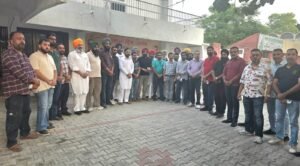 ਮਿਲਾਵਟ ਵਿਰੋਧੀ ਕਾਰਵਾਈ ਤੋਂ ਬਾਅਦ FSO ਮੁਅੱਤਲ; ਕਿਸਾਨ ਜਥੇਬੰਦੀਆਂ ਨੇ ਬਹਾਲੀ ਦੀ ਕੀਤੀ ਮੰਗ, 72 ਘੰਟਿਆਂ ਦਾ ਅਲਟੀਮੇਟਮ ਮਿਲਾਵਟ ਵਿਰੋਧੀ ਕਾਰਵਾਈ ਤੋਂ ਬਾਅਦ FSO ਮੁਅੱਤਲ; ਕਿਸਾਨ ਜਥੇਬੰਦੀਆਂ ਨੇ ਬਹਾਲੀ ਦੀ ਕੀਤੀ ਮੰਗ, 72 ਘੰਟਿਆਂ ਦਾ ਅਲਟੀਮੇਟਮ