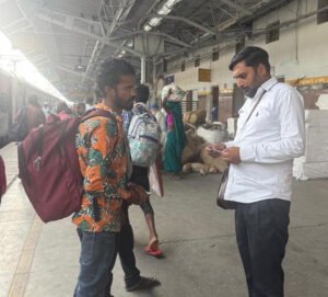 रेलवे स्टाफ पहले से बस से स्टेशन पहुंचे, 328 बिना टिकट वाले यात्रियों को पकड़ा, 2.79 लाख रुपये वसूले