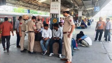 त्योहारी सीजन से पहले GRP ने रेलवे स्टेशन पर सुरक्षा जांच की